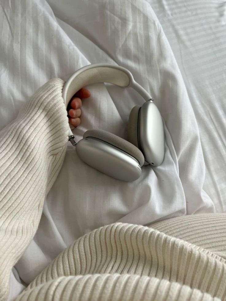 Apple AirPods Max - Green.jpeg